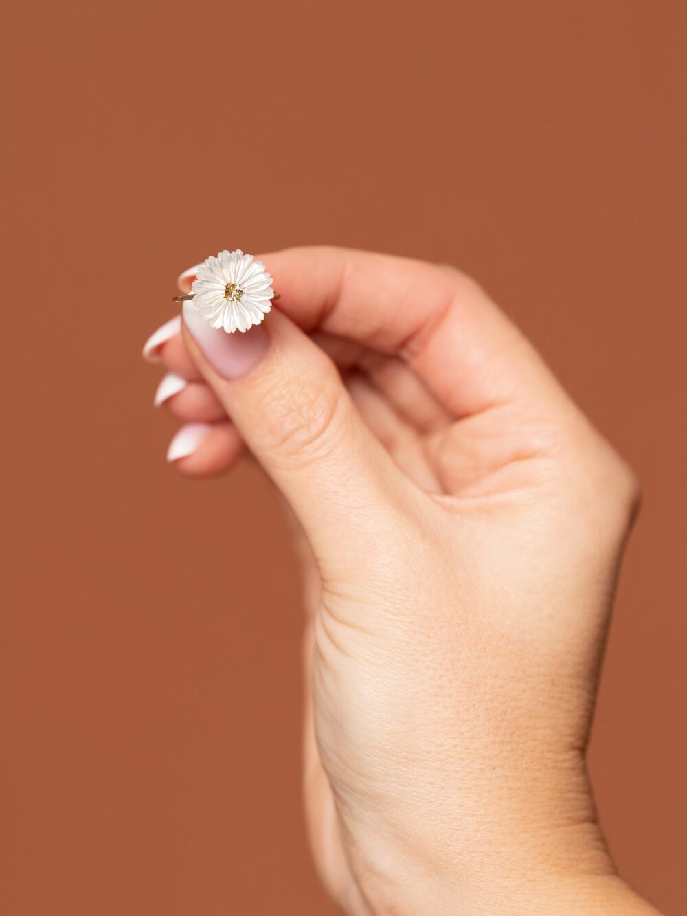 Bague marguerite nacre atelier alméa