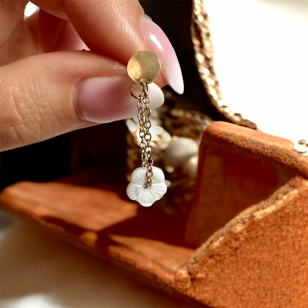 Boucles d'oreilles bloom fleur nacre atelier alméa
