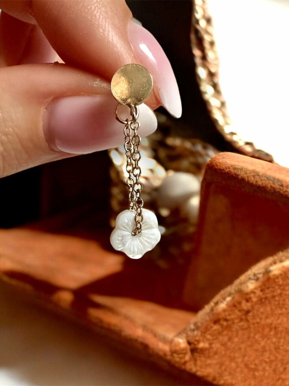 Boucles d'oreilles bloom fleur nacre atelier alméa