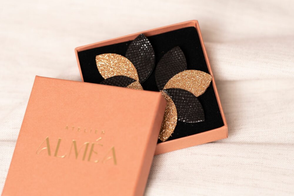 boucles d'oreilles cuir fleur écaille serpent atelier alméa taille L